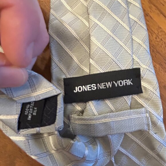 Jones New York Silver Cross Hatch Silk Tie - Picture 5 of 5